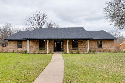 909 Highland Dr, Cleburne, TX, 76033-6116 | Card Image