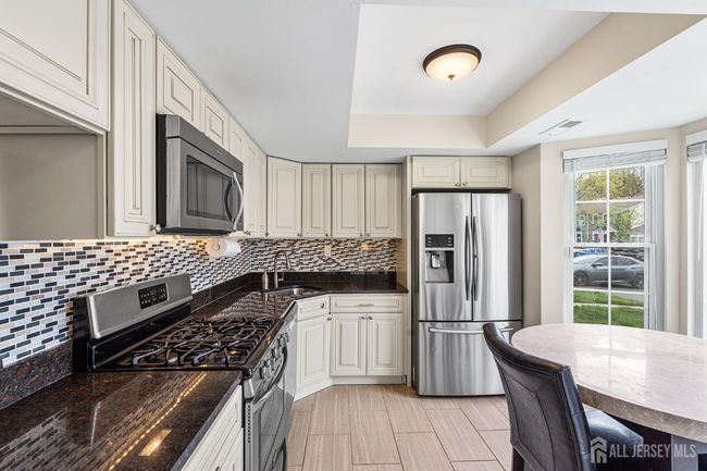 251 Chaucer Ct, Townhouse with 2 bedrooms, 2 bathrooms and null parking in Old Bridge NJ | Image 4
