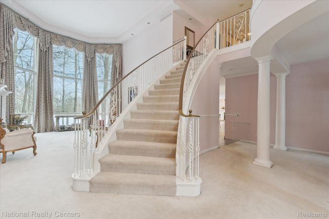 Stunning staircase | Image 6