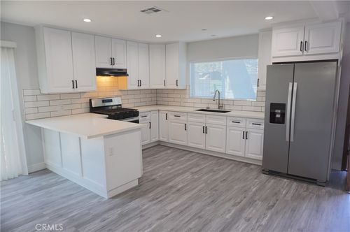 10332 Jordan Ave, Chatsworth, CA, 91311-2127 | Card Image