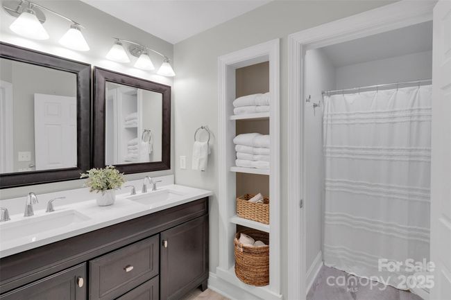 Full Bathroom | Image 30