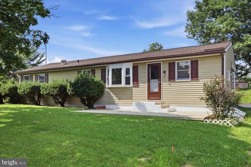 351 E Fulton St, EPHRATA, PA, 17522-2421 | Card Image
