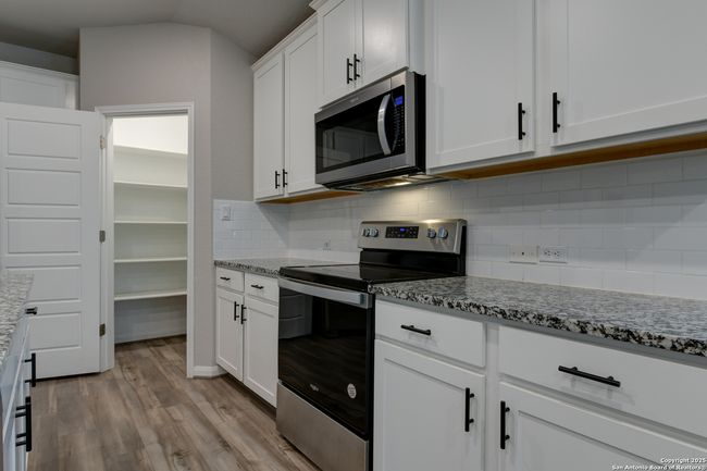 With walk-in pantry | Image 12