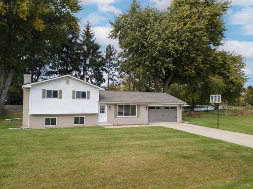 9430 Burning Tree Dr, Saginaw, MI, 48609-9521 | Card Image