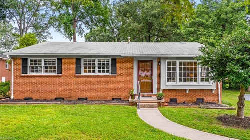 2711 Dumont Dr, Greensboro, NC, 27403-3125 | Card Image
