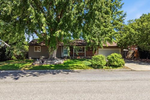 5721 S Moran Dr, Spokane, WA, 99223-7257 | Card Image