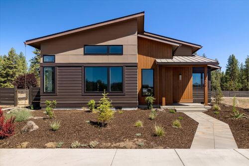 32-230 E Diamond Peak Ave, Sisters, OR, 97759-2719 | Card Image