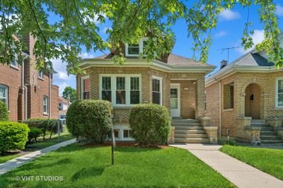 5941 W Newport Avenue, House other with 3 bedrooms, 2 bathrooms and 2 parking in Chicago IL | Image 2