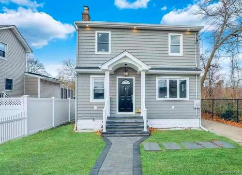 498 Farmers Ave, Bellmore, NY, 11710-3810 | Card Image