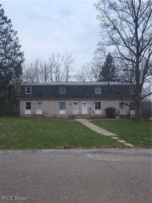 2781 Thackeray Avenue Nw, Massillon, OH, 44646 | Card Image