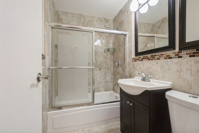 APT-412 - 8894 Knight Ave, Condo with 2 bedrooms, 2 bathrooms and 2 parking in Des Plaines IL | Image 9