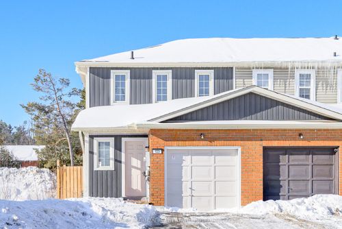 123 Albert St S, Lindsay, ON, K9V6G1 | Card Image