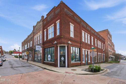 124 Tipton St, Johnson City, TN, 37604-5718 | Card Image