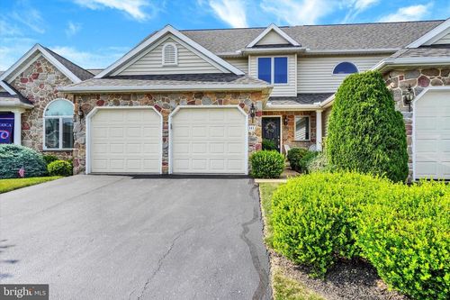 141 Fountain Dr, York, PA, 17402-9121 | Card Image
