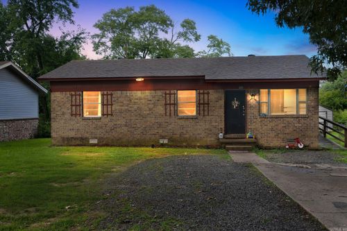 209 Northeastern Ave, Jacksonville, AR, 72076-3523 | Card Image