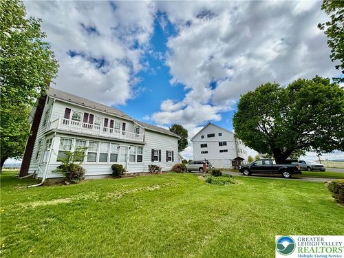 282 Young Rd, Nazareth, PA, 18064-9228 | Card Image