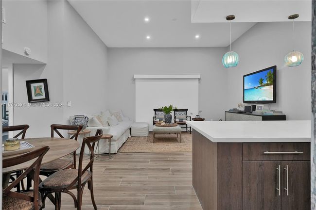 APT-3E - 5555 Collins Ave, Condo with 1 bedrooms, 2 bathrooms and null parking in Miami Beach FL | Image 14