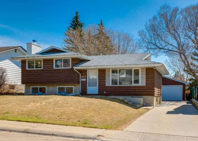 203 Dalhurst Way Nw, Home with 4 bedrooms, 1 bathrooms and 5 parking in Calgary AB | Image 47