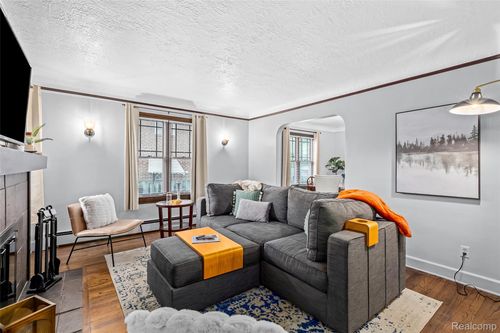 604 W Hudson Ave, Royal Oak, MI, 48067-3152 | Card Image