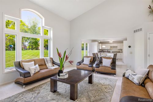 4136 Oakland Ridge Dr, Lake Orion, MI, 48359-1751 | Card Image