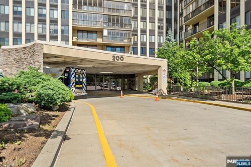 200 Winston Dr, Cliffside Park, NJ, 07010-3235 | Card Image