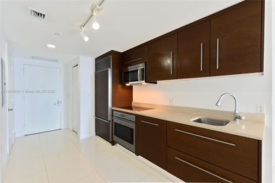 3208 - 475 Brickell Ave, Condo with 0 bedrooms, 1 bathrooms and null parking in Miami FL | Image 3