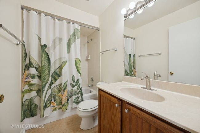 APT-205 - 1121-W Hinswood Dr, Condo with 2 bedrooms, 2 bathrooms and 1 parking in Darien IL | Image 14