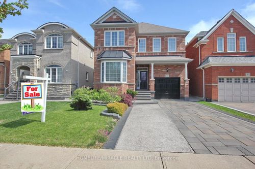 11 Bluffmeadow St, Brampton, ON, L6P3K2 | Card Image