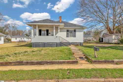 22 Meadow St, Lyman, SC, 29365-1628 | Card Image