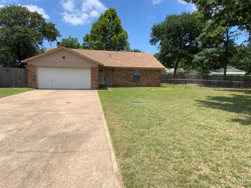 7512 Lisa Ct, Fort Worth, TX, 76112-6027 | Card Image