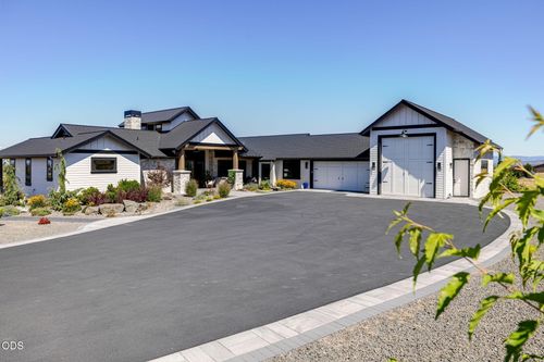 7521 Sw Mill Iron Cir, Powell Butte, OR, 97753-1744 | Card Image