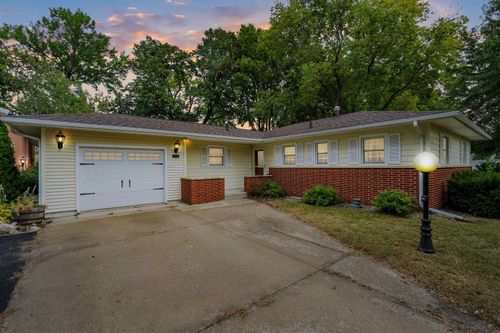315 Belle St, Waterloo, IA, 50702-4606 | Card Image