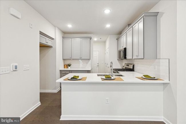 614 Parker Blvd, Townhouse with 2 bedrooms, 2 bathrooms and null parking in PRINCETON JUNCTION NJ | Image 6