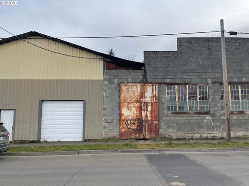 330 S 10th St, Cottage Grove, OR, 97424 | Card Image