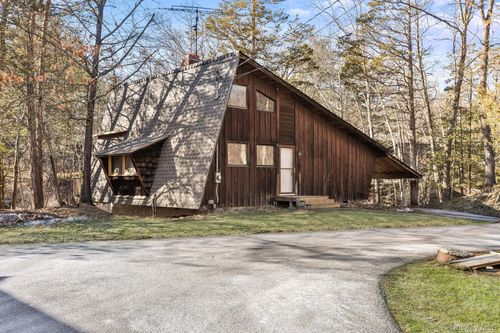 304 Lake Lodge Dr, Pleasant Valley, NY, 12569 | Card Image