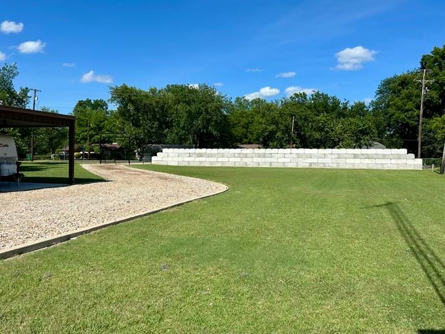 View of grassy yard | Image 4