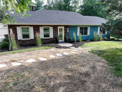 610 E Church St, Williamston, MI, 48895-1114 | Card Image