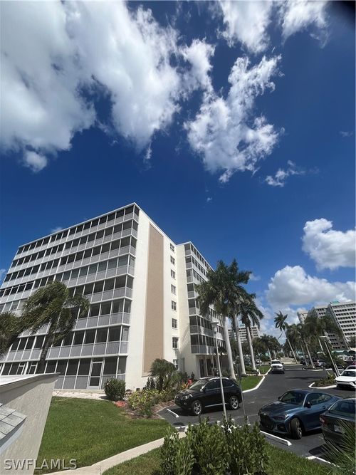 207-3 Bluebill Ave, NAPLES, FL, 34108-1720 | Card Image