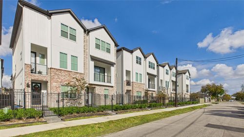 137 Eastwood St, Houston, TX, 77011-1822 | Card Image