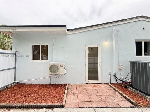 0-840 N 70th Way, Hollywood, FL, 33024-7324 | Card Image