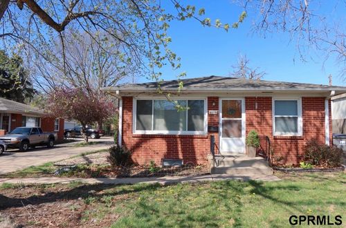 825-827 S 40th St, Lincoln, NE, 68510-4606 | Card Image