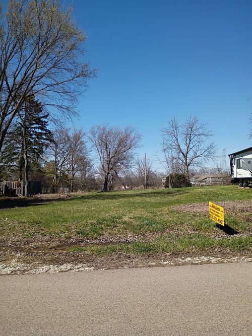 27W070 Hickory Ln, West Chicago, IL, 60185-4510 | Card Image