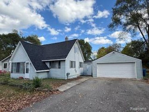 229 Rustic Cir, White Lake, MI, 48386-3041 | Card Image