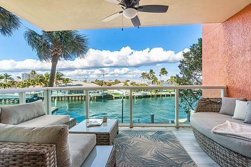 201-2650 Lake Shore Dr, RIVIERA BEACH, FL, 33404-4604 | Card Image