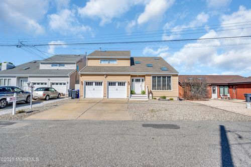 8 Bahia Ct, Brick, NJ, 08723-7627 | Card Image