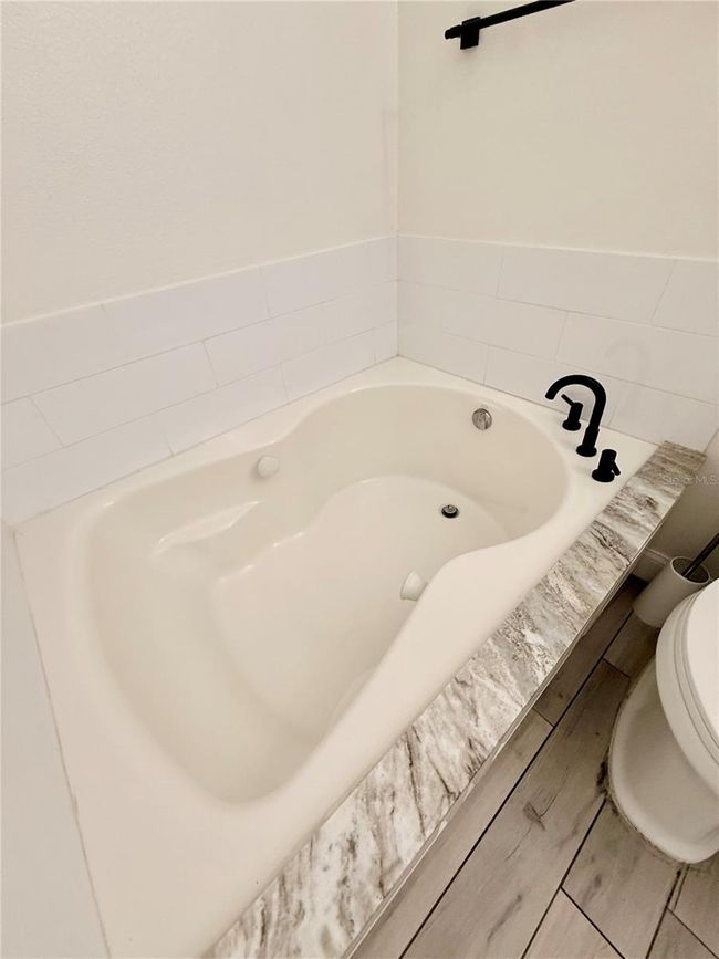 Extra Large Spa Bath | Image 21