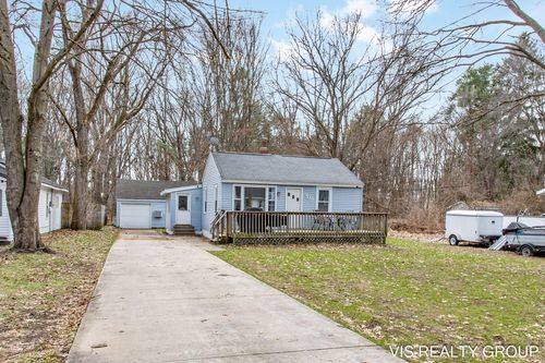 907 Wilson Ave, Norton Shores, MI, 49441-6239 | Card Image