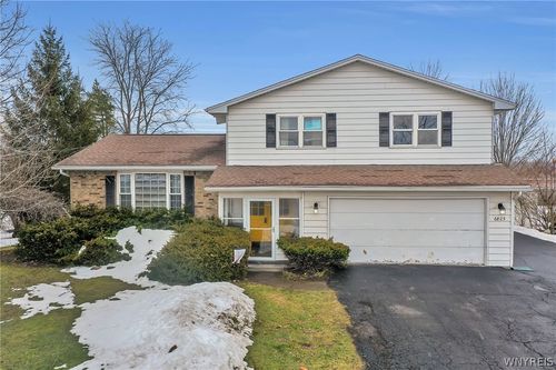 6825 Shawnee Rd, North Tonawanda, NY, 14120-9555 | Card Image