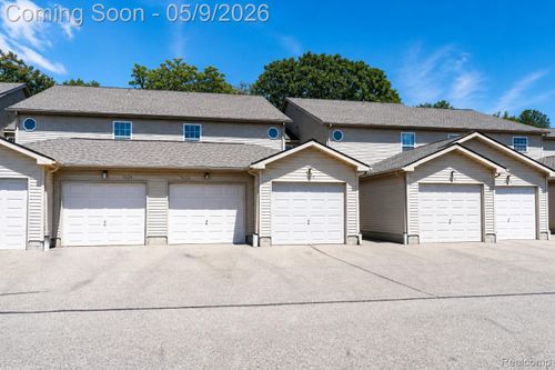 5018 Harbor Oak Dr, Waterford, MI, 48329-1724 | Card Image