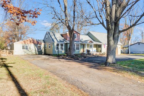 34682 Beacon St, Livonia, MI, 48150-1436 | Card Image